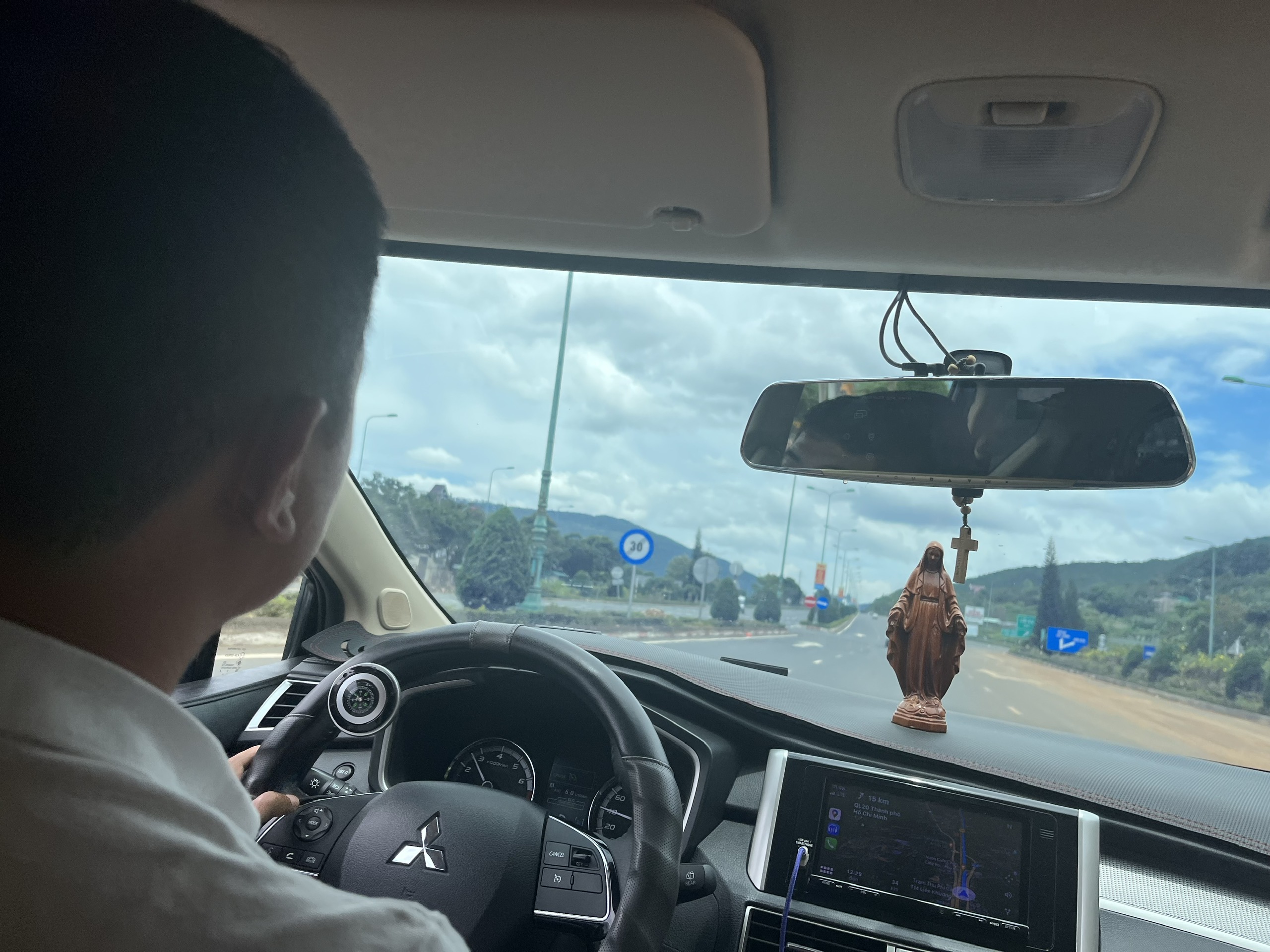 Ảnh, tượng thánh trên xe